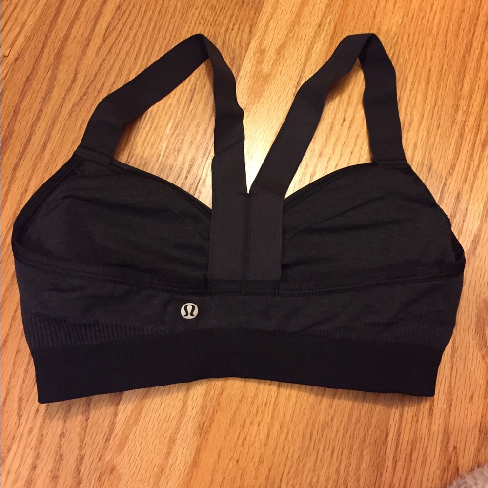 Lululemon sports bra size 4