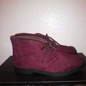 Size 5 1/2 maroon midtops