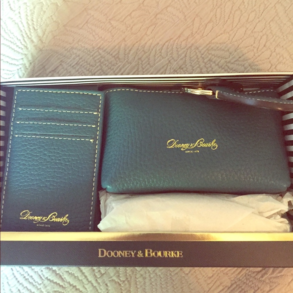 Dooney & Bourke change purse and card holder