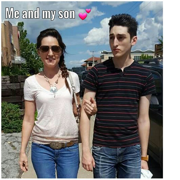 Meet your Posher, Nicole - Picture 4 of 5