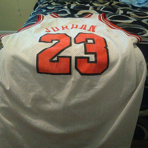 Michael Jordan Jersey - Picture 2 of 2