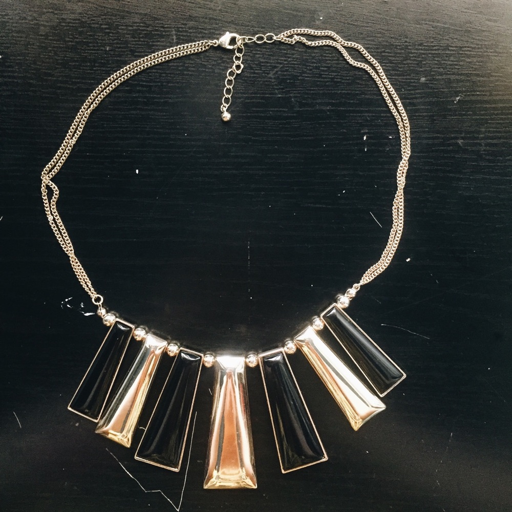 Staple piece necklace