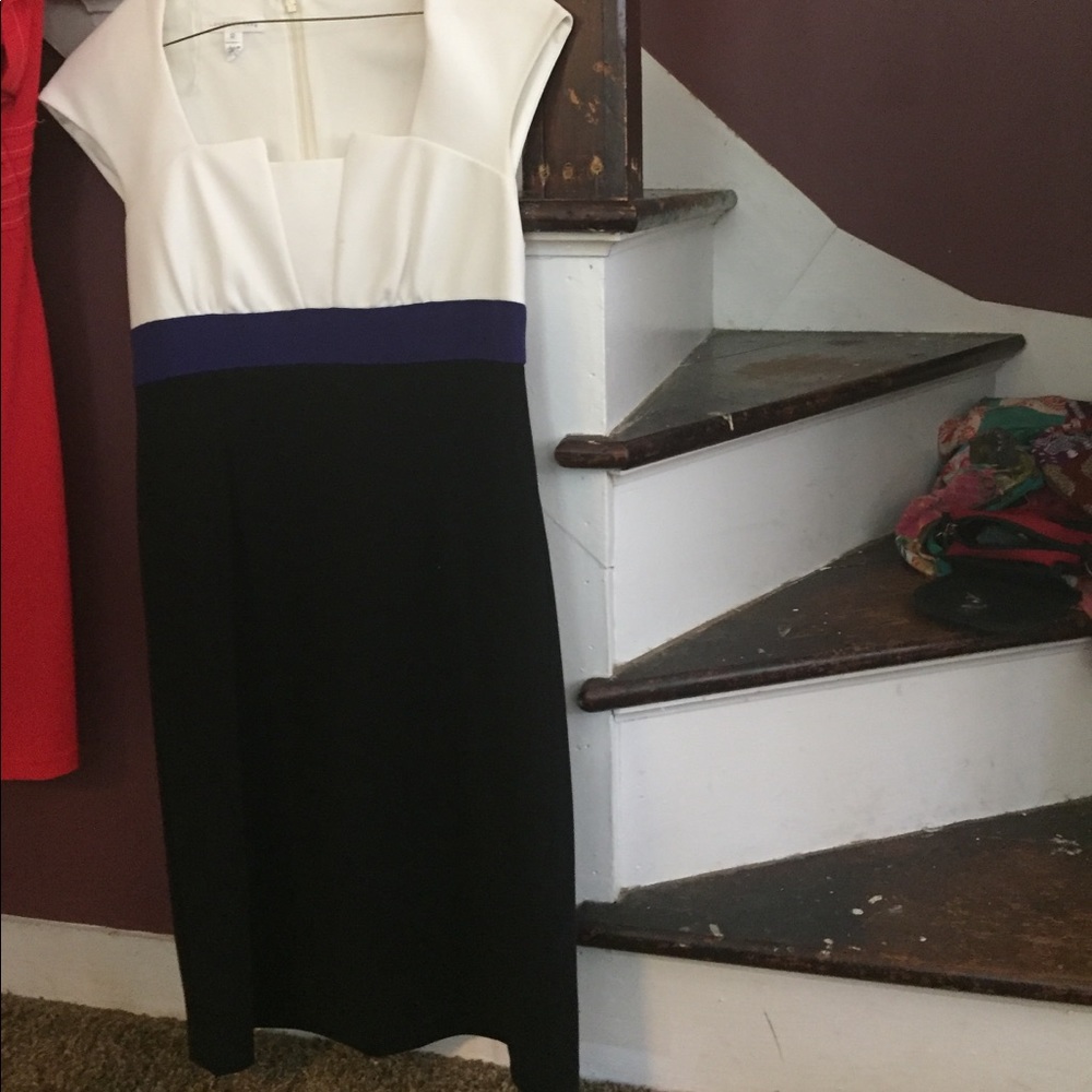 Short sleeved London Times dress