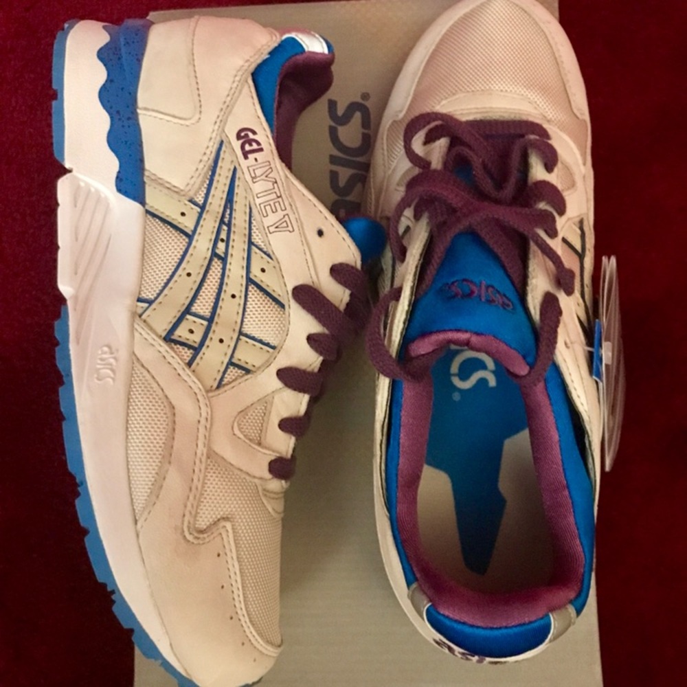 💙 ASICS Sneakers