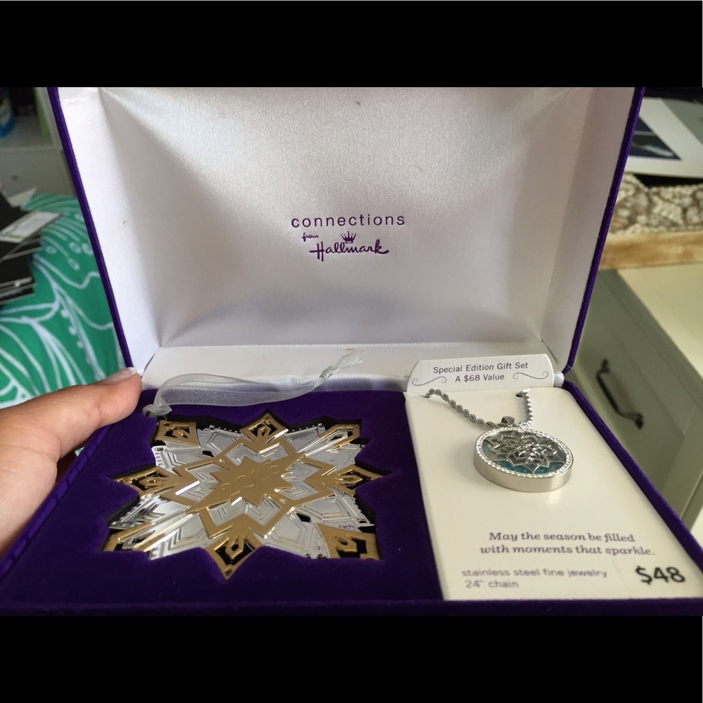 Hallmark necklace - Picture 2 of 2