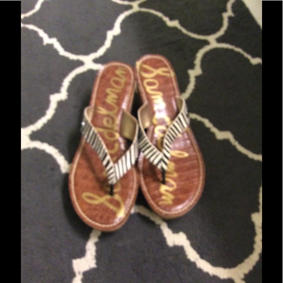 Sandals - Picture 2 of 2