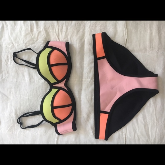 Triangle bikini - Picture 1 of 1