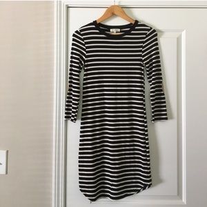 Monteau Size M black/cream dress w/ suede elbows