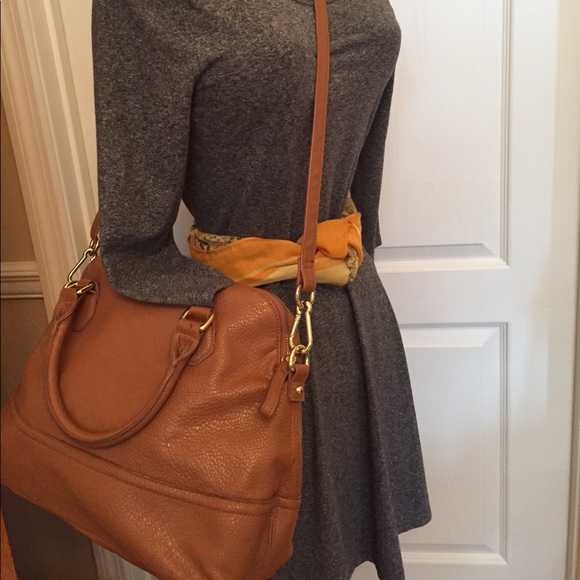 Merona Handbags - ⬇️Price Drop🌺Merona Vegan Leather Crossbody Bag