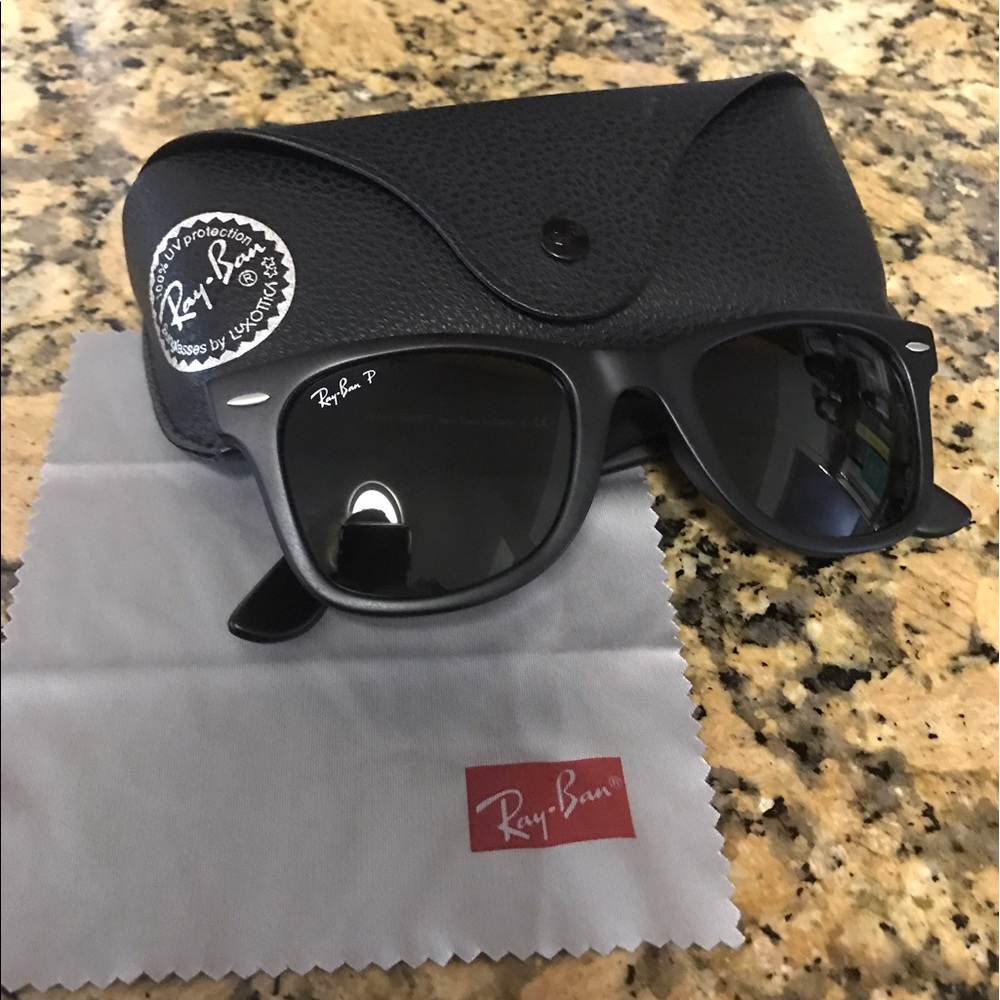Ray-Ban Wayfarer Matte Black with Polarized Lens