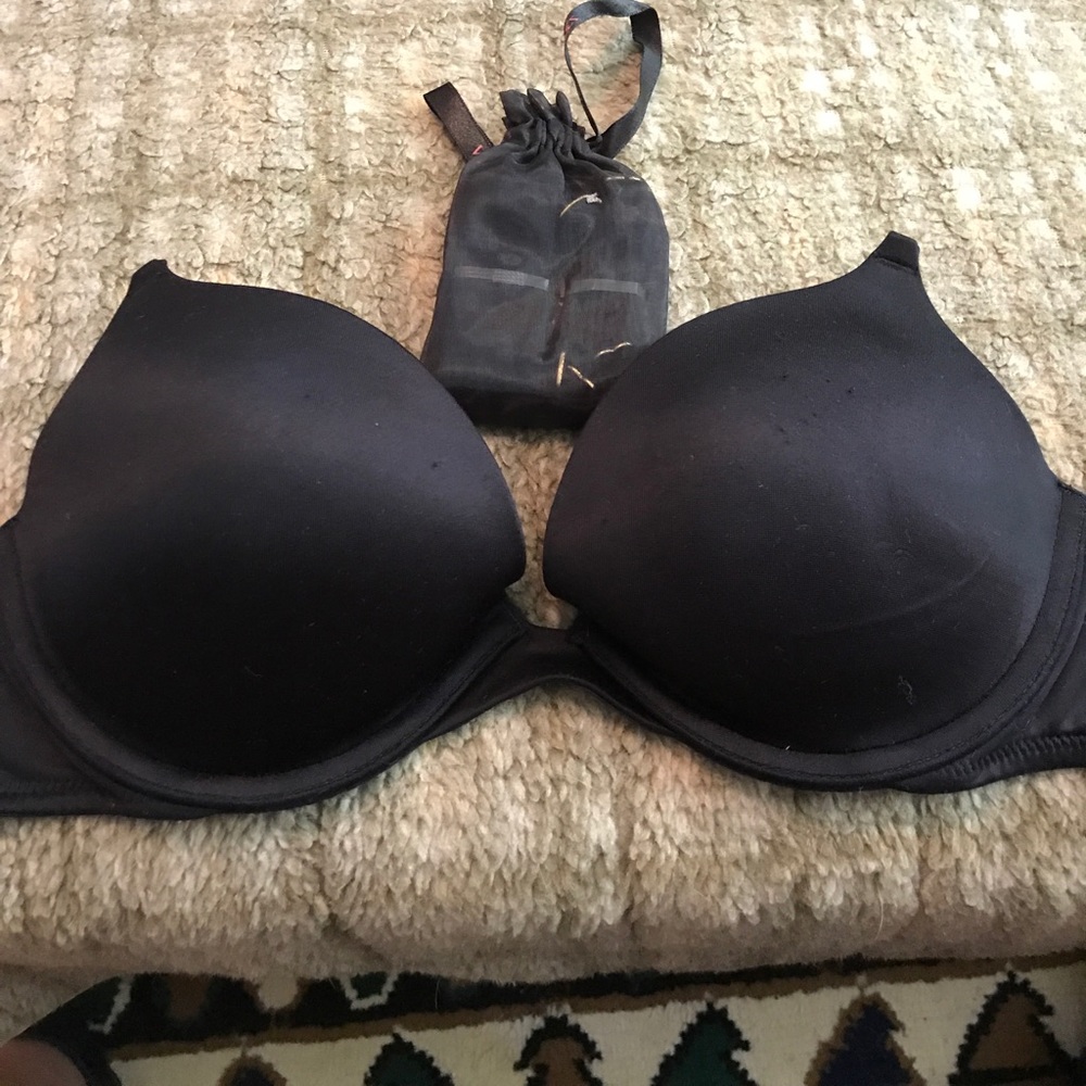 Black push up bra