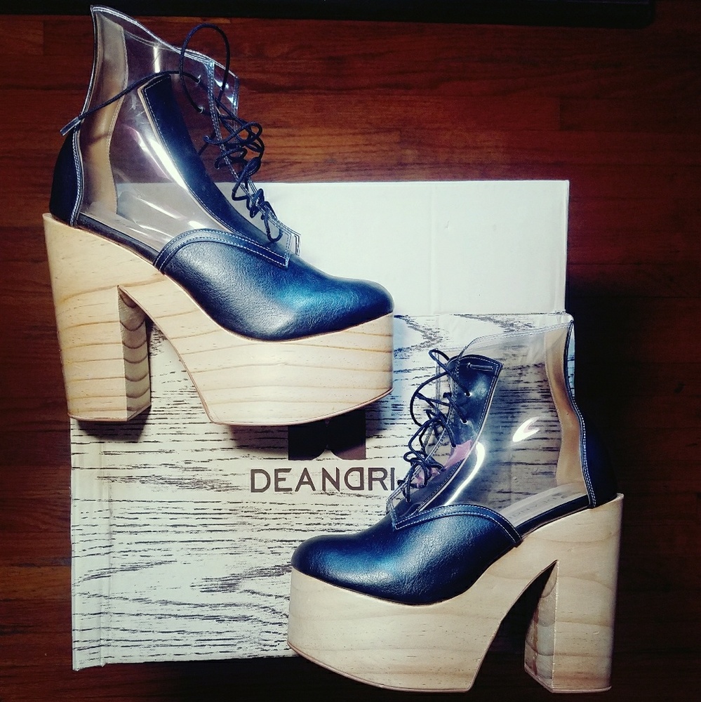 HELGA - Deandri (Wood & Clear Boot Platforms)