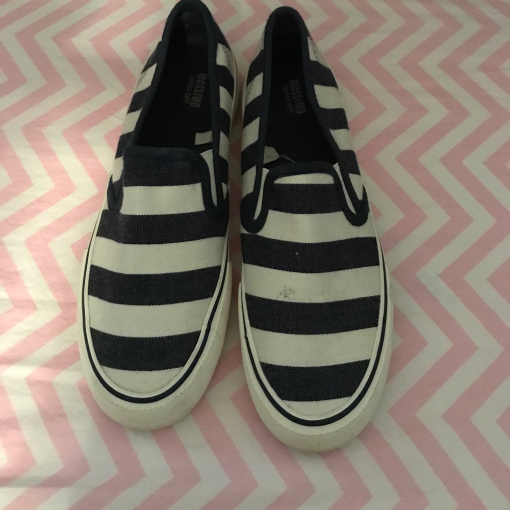 Slip on Tennis Shoes