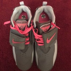 SALE 💖 Diamond Turf, Nike. Gray & Pink.