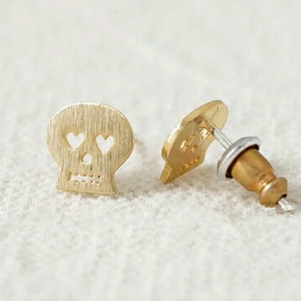 Fashion gold tone skull earrings
