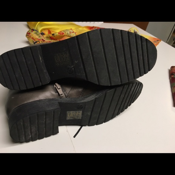 Italian leathered boots - Picture 2 of 3