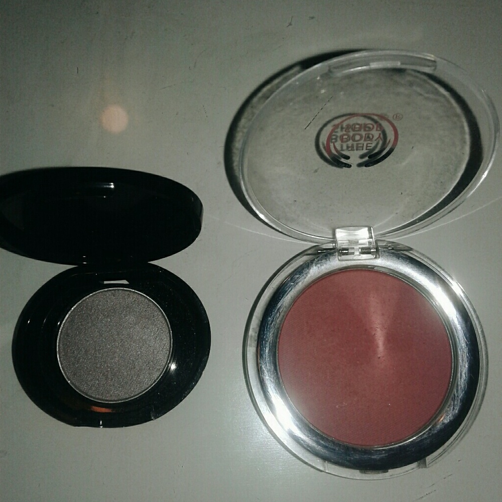The Body Shop Blush and mini N°7 Eyeshadow