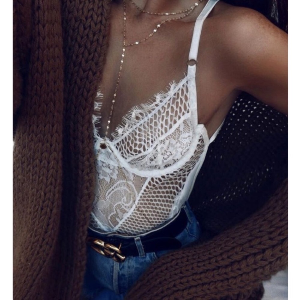 “Queen" white lace top - Picture 2 of 7