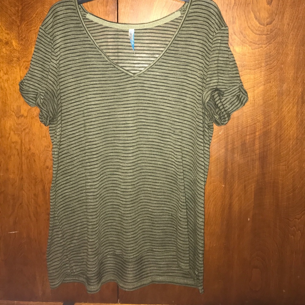 A tee-shirt