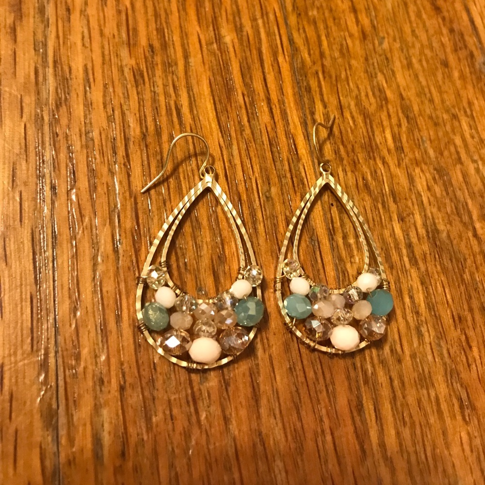 Dangle earrings with gorgeous stones