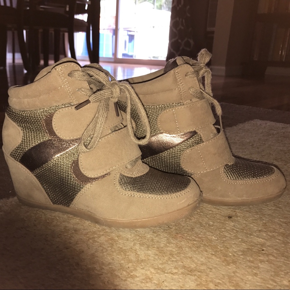 Wedged sneakers