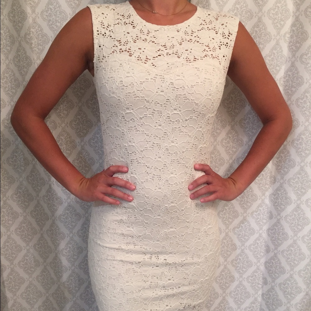 ONLY WORN ONCE. Forever 21. Small Cream Lace Dress