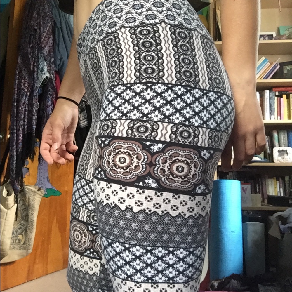 ✨EVERYTHING MUST GO✨Patterned Leggings