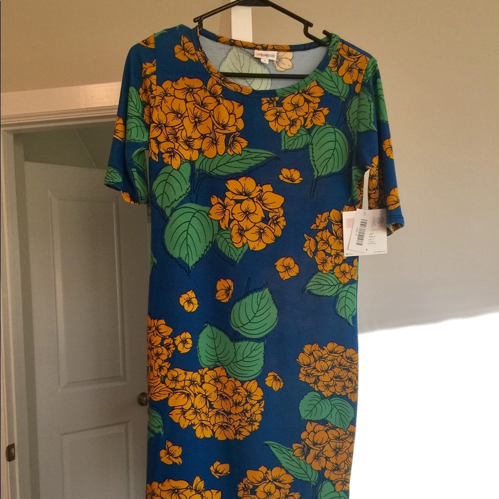 LuLaRoe Julia Floral Print size Small NWT