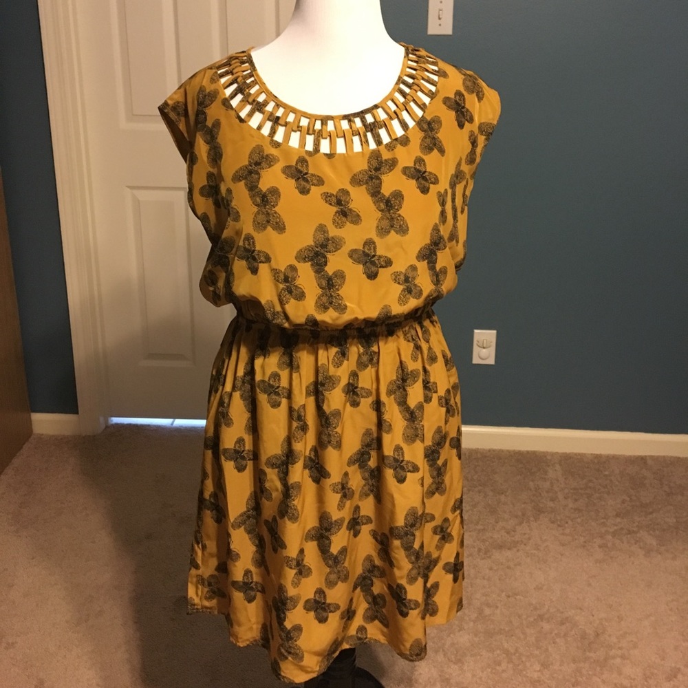 Beautiful gold dress with tag