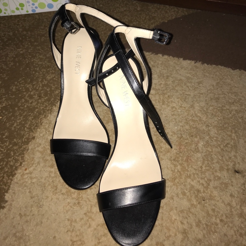 Heels - Picture 2 of 3