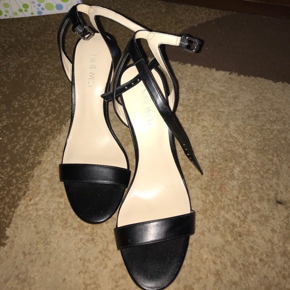 Heels - Picture 2 of 3