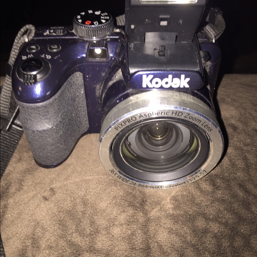 Digital Camera - image 3