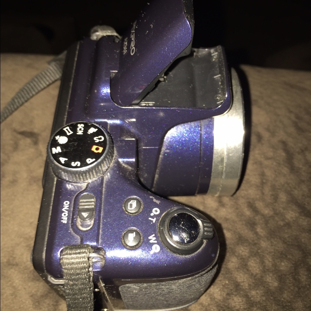 Digital Camera - image 4