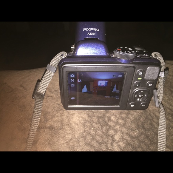 Digital Camera - Picture 1 of 5