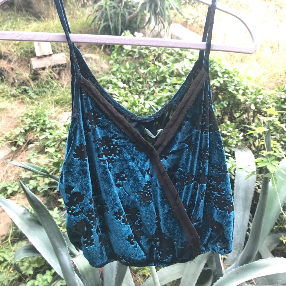 💙NWT Urban Outfitters Teal Velvet Crop Top💙