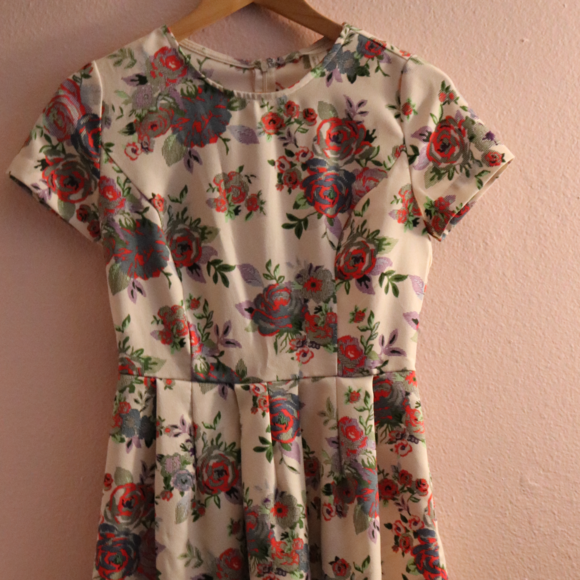Forever 21 Dresses - NWOT Floral Short Sleeve Dress Forever 21 Dresses - NWOT Floral Short Sleeve Dress