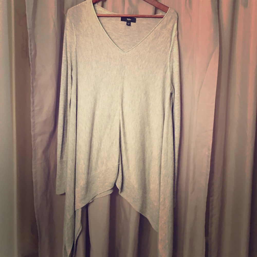 Long sleeved sweater/shirt