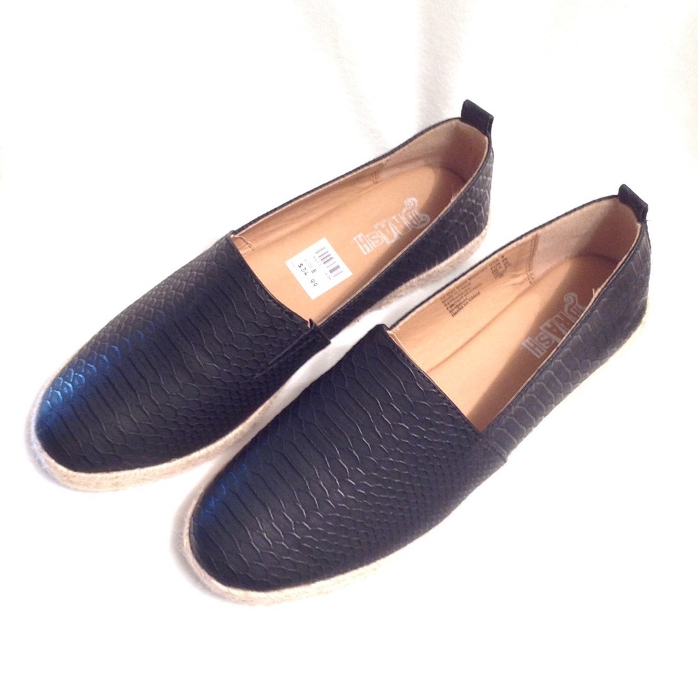Brash shoes. NEW