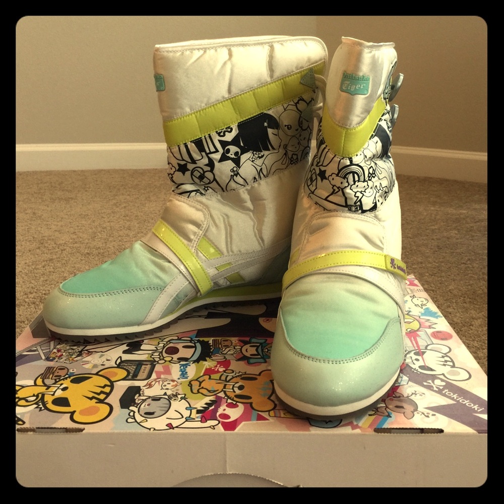 tokidoki Snowtopia Boots size 8 NWT