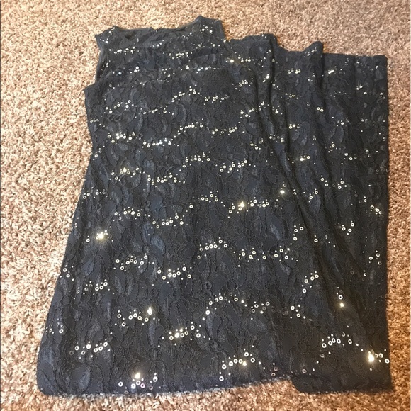 Formal dress - Picture 2 of 2