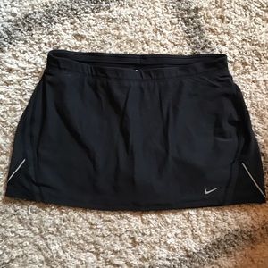 Nike fit dry black tennis skirt. Size large