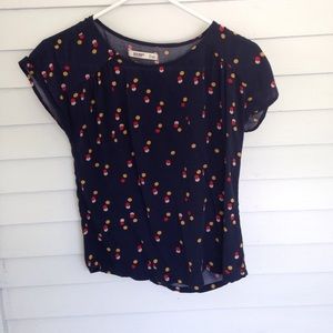 Old navy blouse with vintage look.