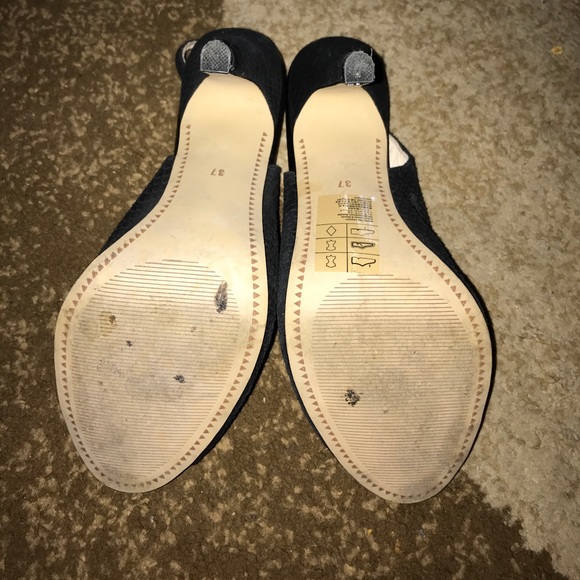 Heels - Picture 3 of 3