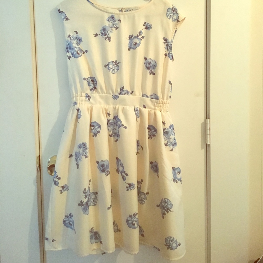 Blue flower print on white dress (very cute!)