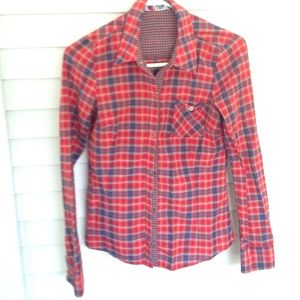 Cute fitted plaid shirt