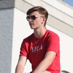 Meet your Posher, Phoenix