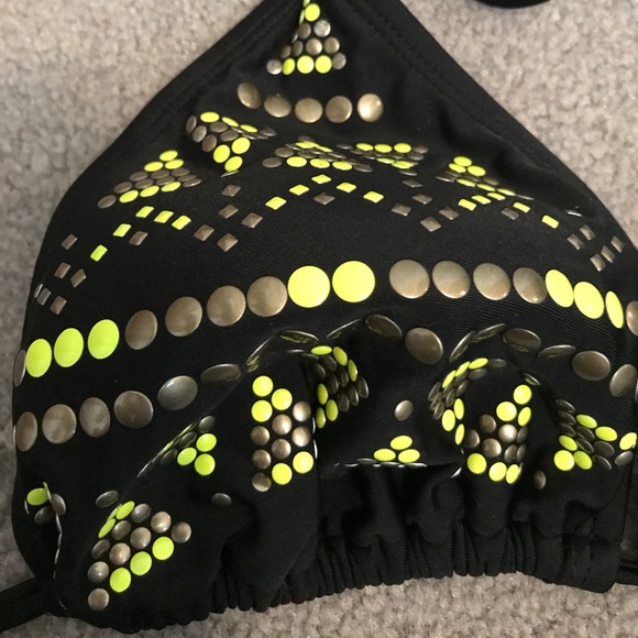 Bikini - Picture 2 of 3