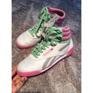 NWOT Reebok Classic! 💖 girls 4.5 /womens size 7!