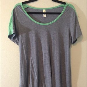 ⭐️LuLaRoe Classic T⭐️