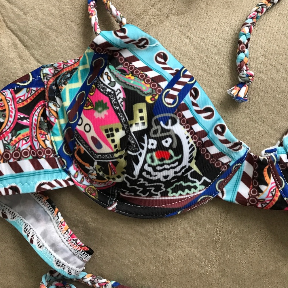 Cute bikini - Picture 2 of 4